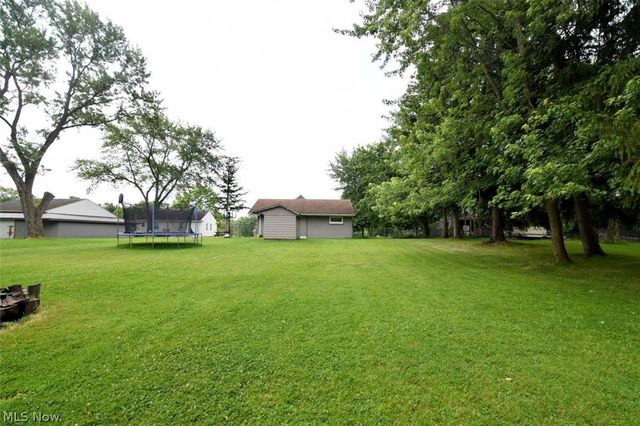 1031 E Wallings Road, Broadview Heights, OH 44147