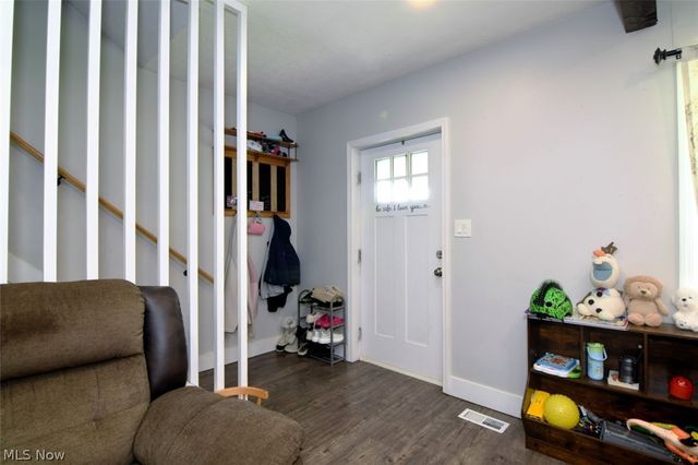 1031 E Wallings Road, Broadview Heights, OH 44147
