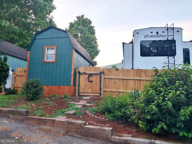 16 Dutchman Way, Cleveland, GA 30528