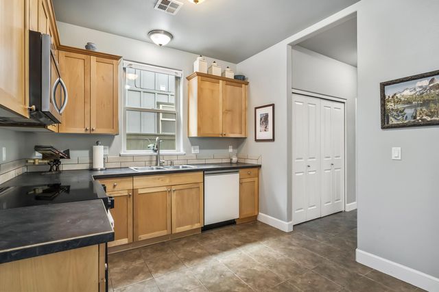 63127 NE De Haviland Street, Bend, OR 97701