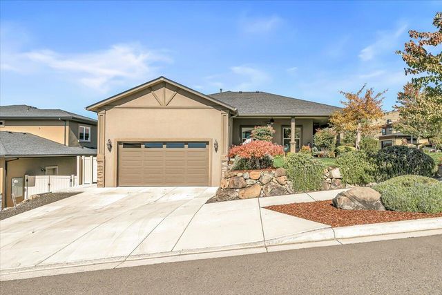 1835 Plateau Drive, Medford, OR 97504