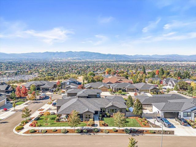 1835 Plateau Drive, Medford, OR 97504