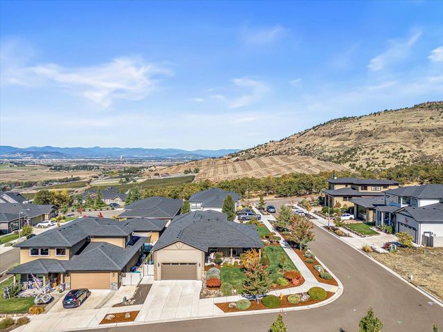 1835 Plateau Drive, Medford, OR 97504
