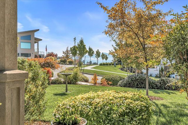 1835 Plateau Drive, Medford, OR 97504