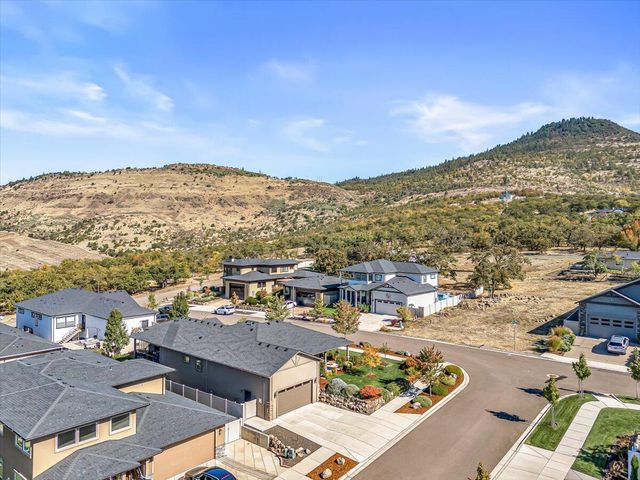 1835 Plateau Drive, Medford, OR 97504