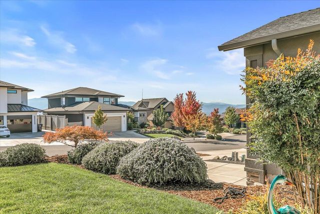 1835 Plateau Drive, Medford, OR 97504
