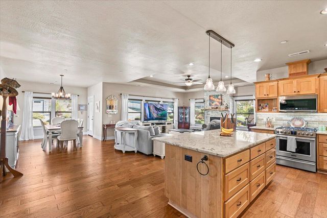 1835 Plateau Drive, Medford, OR 97504