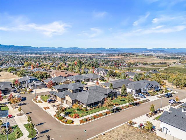 1835 Plateau Drive, Medford, OR 97504