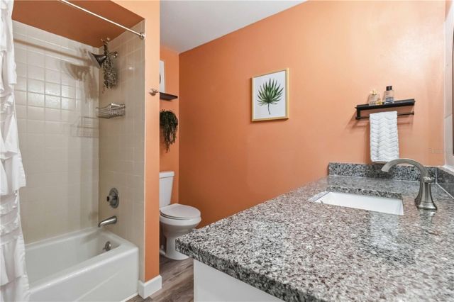 3689 GLENEAGLE DRIVE 14B, Sarasota, FL 34238