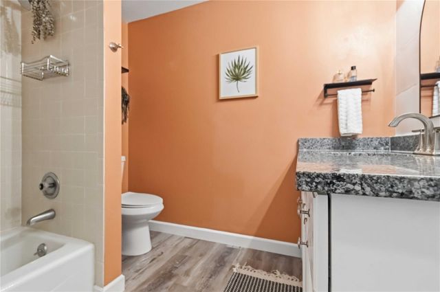 3689 GLENEAGLE DRIVE 14B, Sarasota, FL 34238