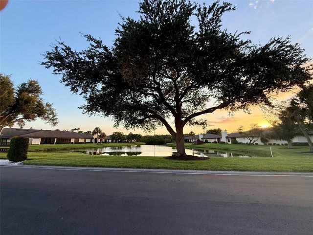 3689 GLENEAGLE DRIVE 14B, Sarasota, FL 34238