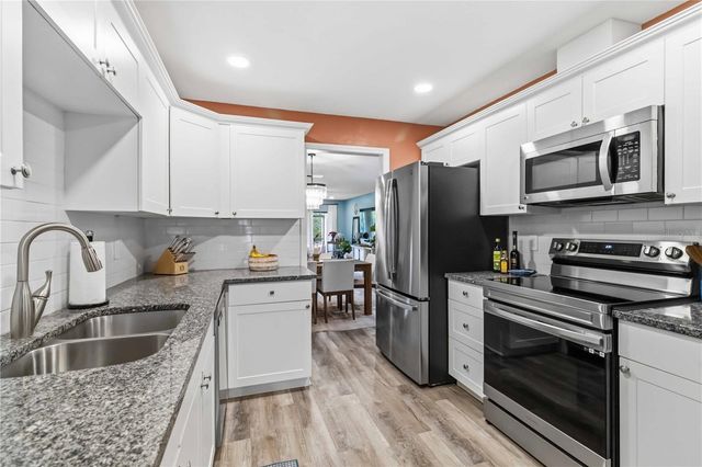 3689 GLENEAGLE DRIVE 14B, Sarasota, FL 34238