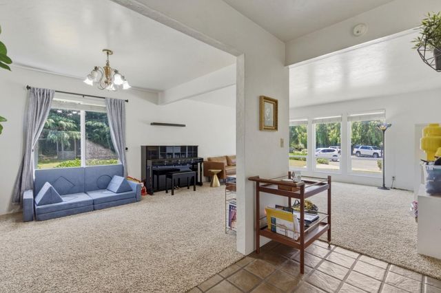 1660 Sunnyslope Road, Hollister, CA 95023