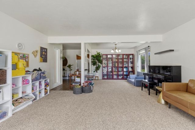 1660 Sunnyslope Road, Hollister, CA 95023