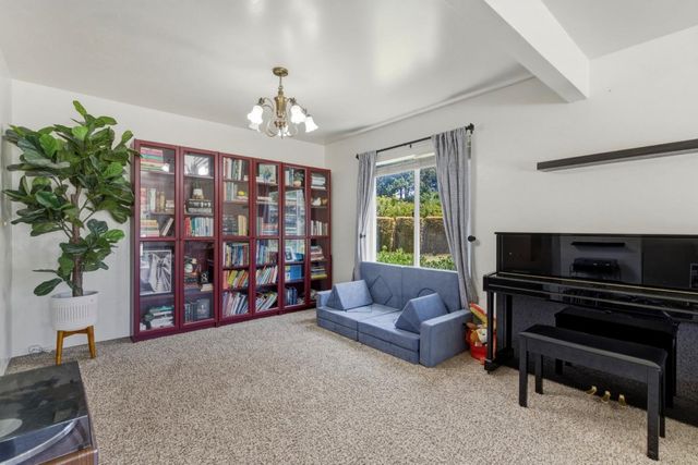 1660 Sunnyslope Road, Hollister, CA 95023