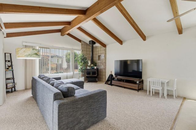1660 Sunnyslope Road, Hollister, CA 95023