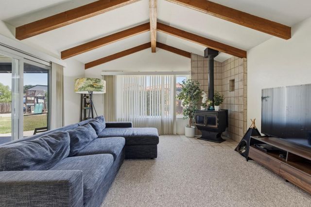 1660 Sunnyslope Road, Hollister, CA 95023