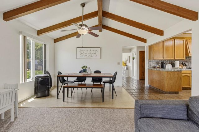 1660 Sunnyslope Road, Hollister, CA 95023