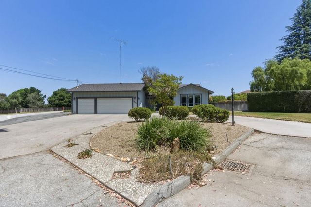 1660 Sunnyslope Road, Hollister, CA 95023