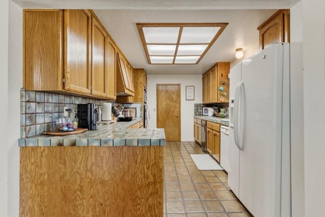 1660 Sunnyslope Road, Hollister, CA 95023