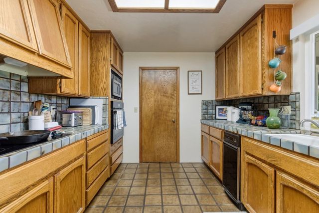 1660 Sunnyslope Road, Hollister, CA 95023