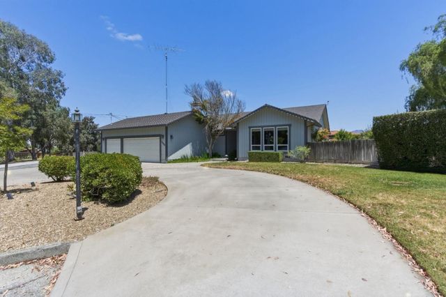 1660 Sunnyslope Road, Hollister, CA 95023