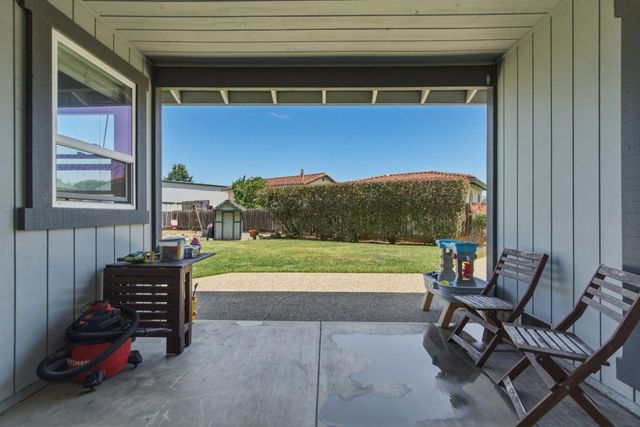 1660 Sunnyslope Road, Hollister, CA 95023