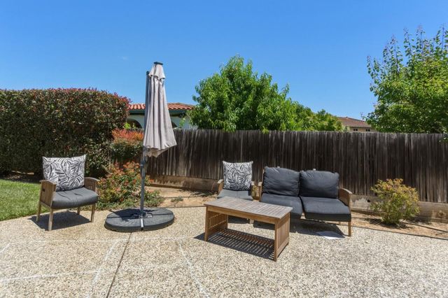 1660 Sunnyslope Road, Hollister, CA 95023