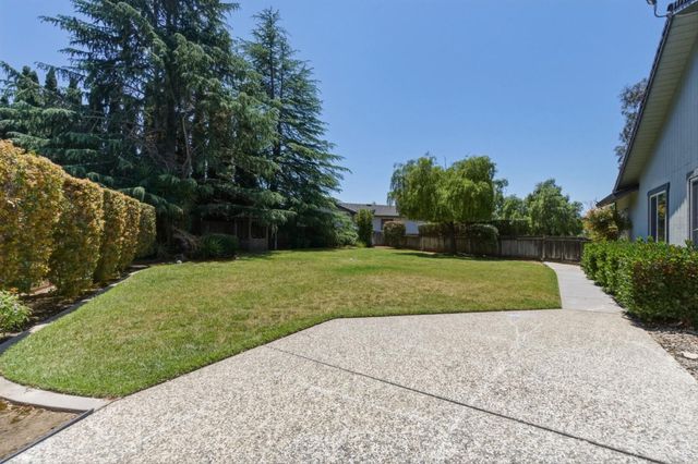 1660 Sunnyslope Road, Hollister, CA 95023
