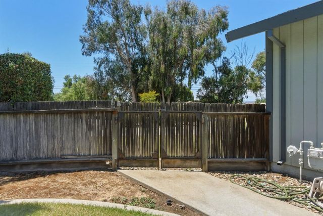1660 Sunnyslope Road, Hollister, CA 95023
