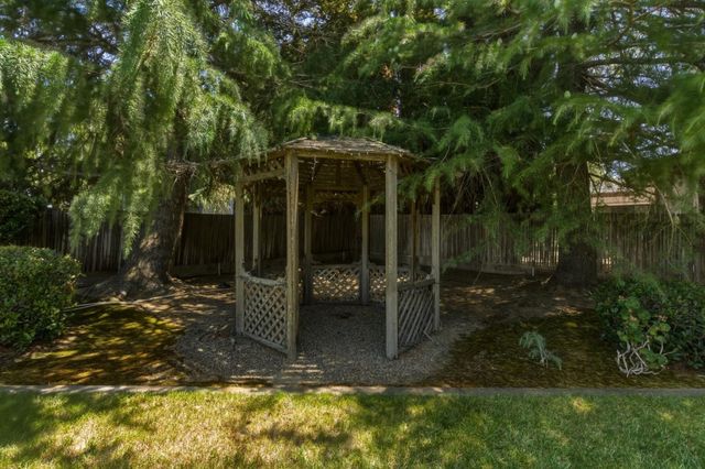 1660 Sunnyslope Road, Hollister, CA 95023