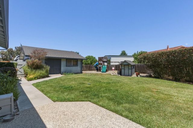 1660 Sunnyslope Road, Hollister, CA 95023