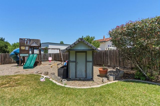 1660 Sunnyslope Road, Hollister, CA 95023