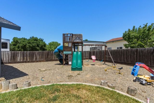 1660 Sunnyslope Road, Hollister, CA 95023