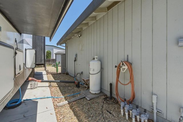 1660 Sunnyslope Road, Hollister, CA 95023