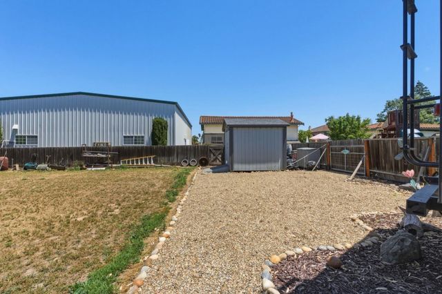 1660 Sunnyslope Road, Hollister, CA 95023