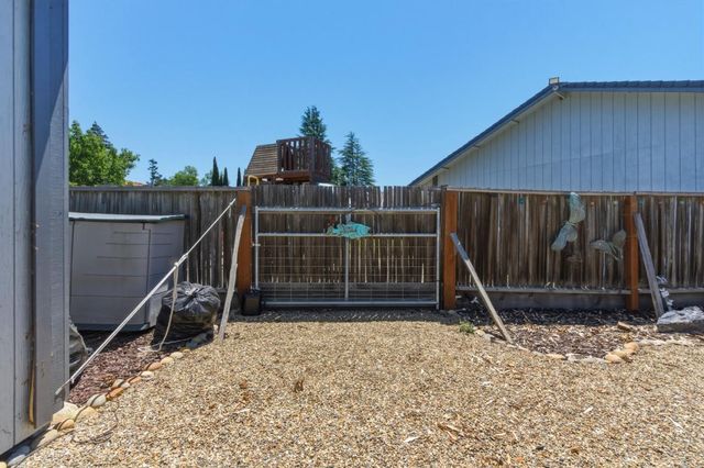 1660 Sunnyslope Road, Hollister, CA 95023