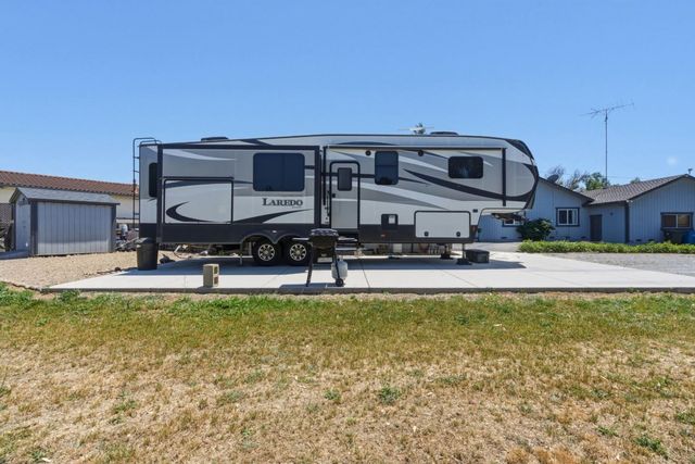 1660 Sunnyslope Road, Hollister, CA 95023