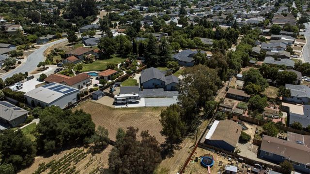 1660 Sunnyslope Road, Hollister, CA 95023