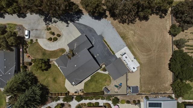 1660 Sunnyslope Road, Hollister, CA 95023