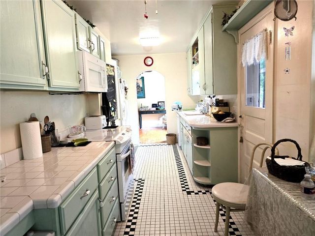 10720 W 62nd Street, Shawnee, KS 66203