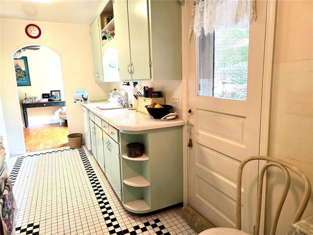 10720 W 62nd Street, Shawnee, KS 66203