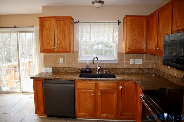 912 Scotch Pine Ct, Sandston, VA 23150