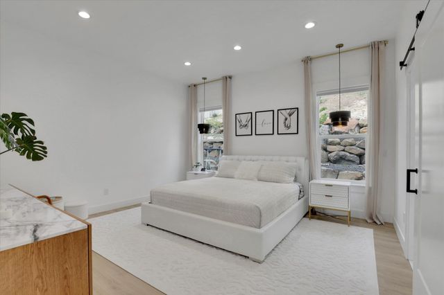 8609 E Hazelwood Ln, Spokane, WA 99212