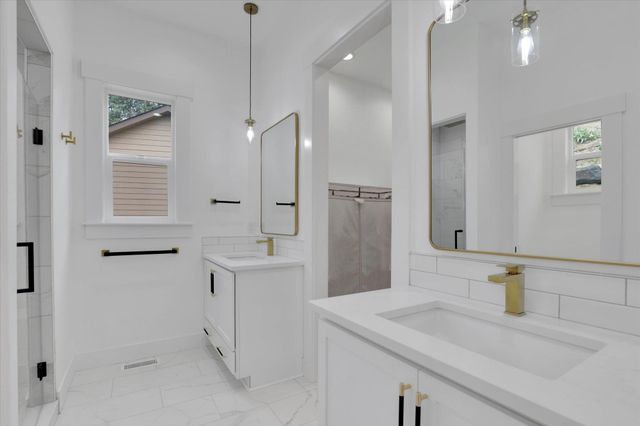 8609 E Hazelwood Ln, Spokane, WA 99212