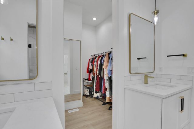 8609 E Hazelwood Ln, Spokane, WA 99212