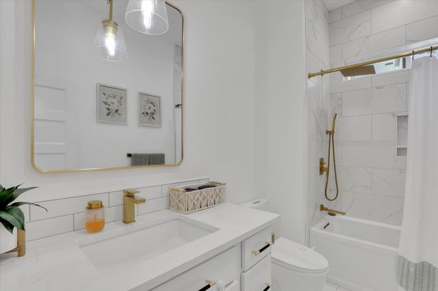 8609 E Hazelwood Ln, Spokane, WA 99212