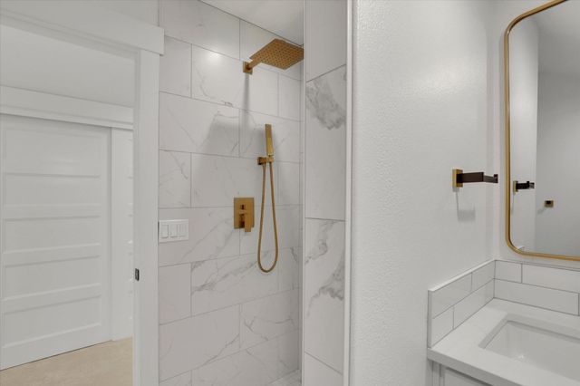 8609 E Hazelwood Ln, Spokane, WA 99212