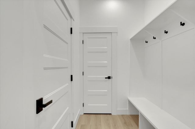 8609 E Hazelwood Ln, Spokane, WA 99212