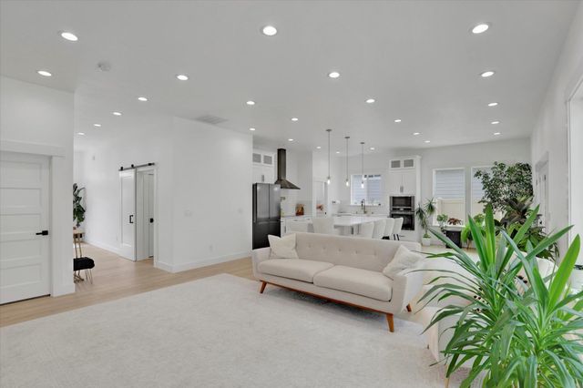 8609 E Hazelwood Ln, Spokane, WA 99212